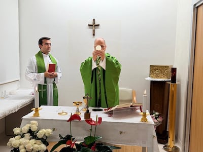 León XIV, oficiando misa y con buen aspecto en las primeras fotografías tras su operación