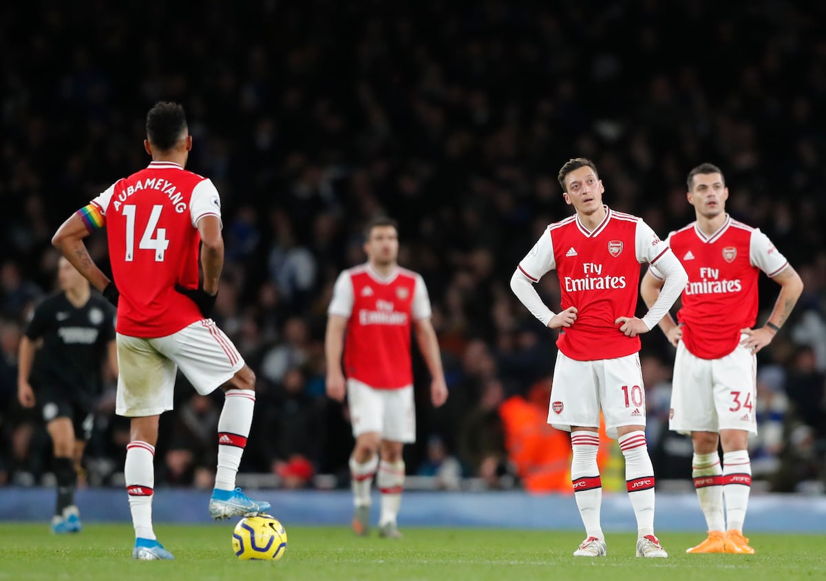 Arsenal sigue en picada: pierde 2-1 en casa ante Brighton
