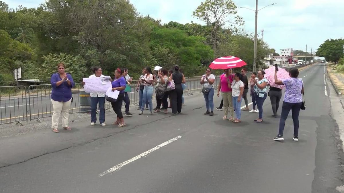 Padres exigen respuestas tras desmayos masivos en colegio de Panamá Oeste