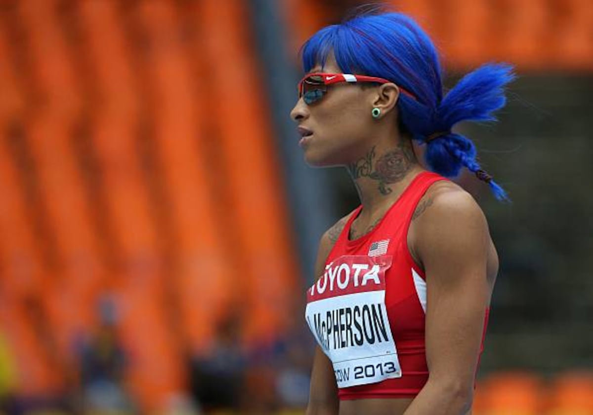 Saltadora olímpica se viste de Power Ranger, compite y queda de segundo lugar