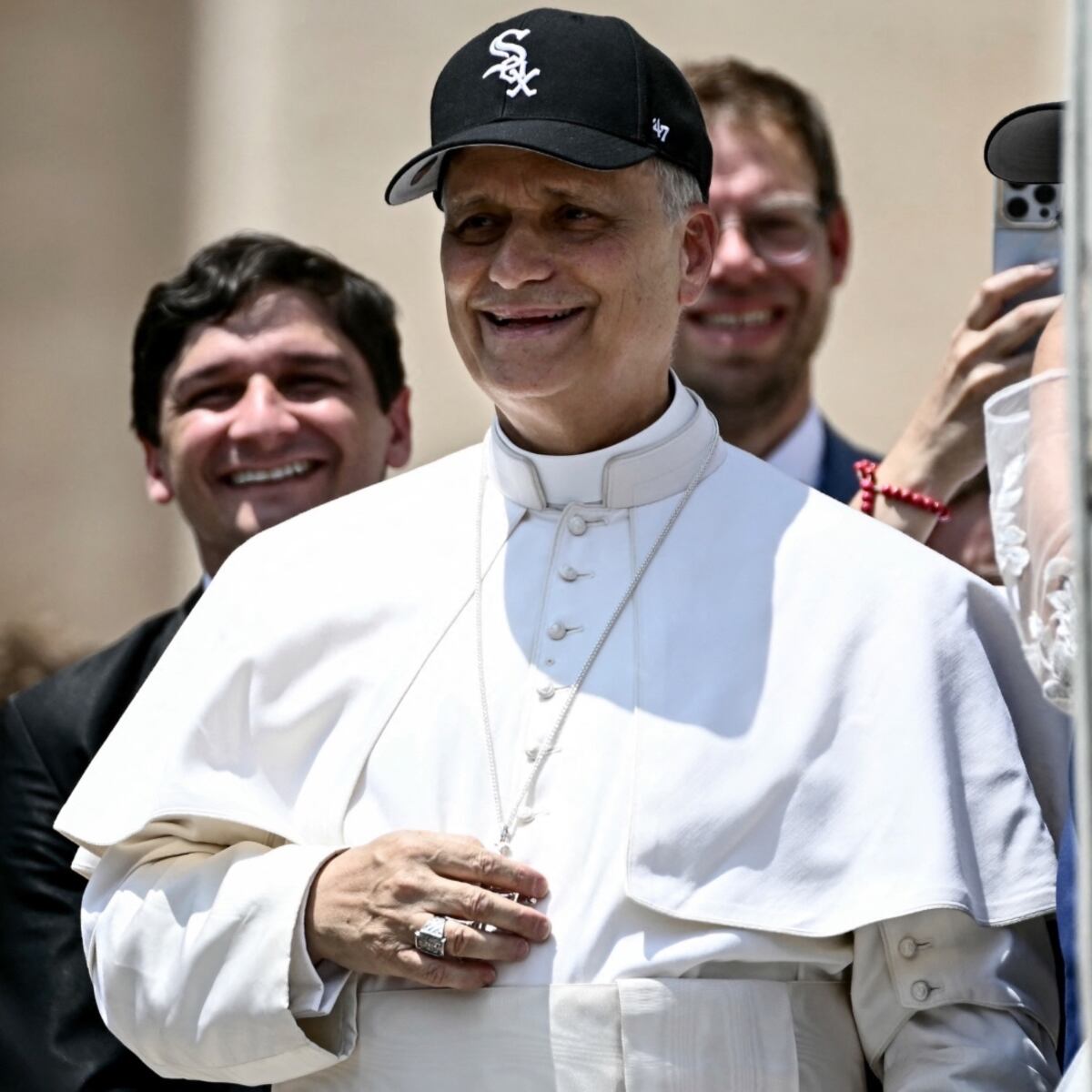 El Papa León XIV muestra su pasión por los White Sox en el Vaticano