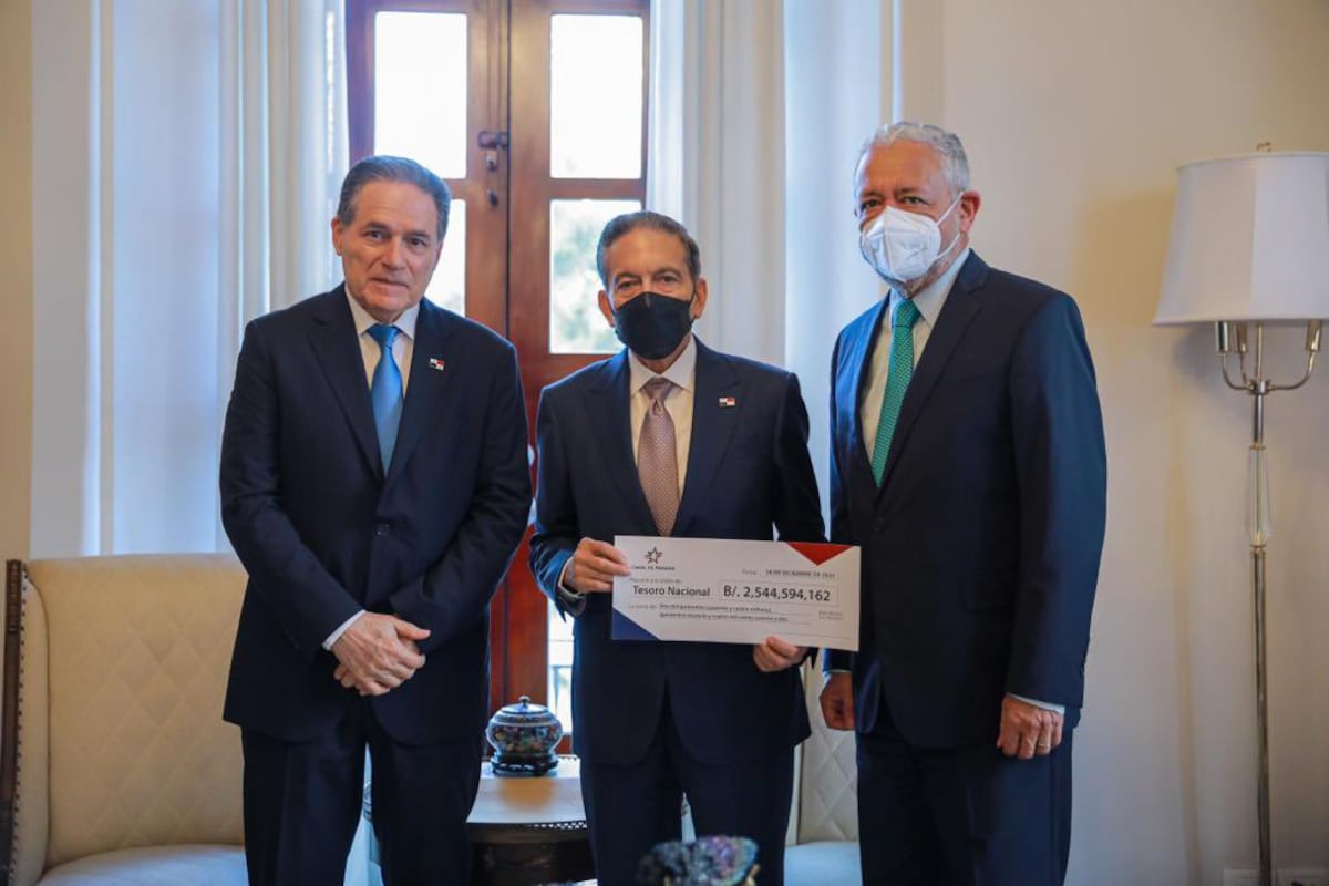 El Estado panameño recibe más de 2.5 mil millones de dólares gracias a los excedentes del Canal de Panamá