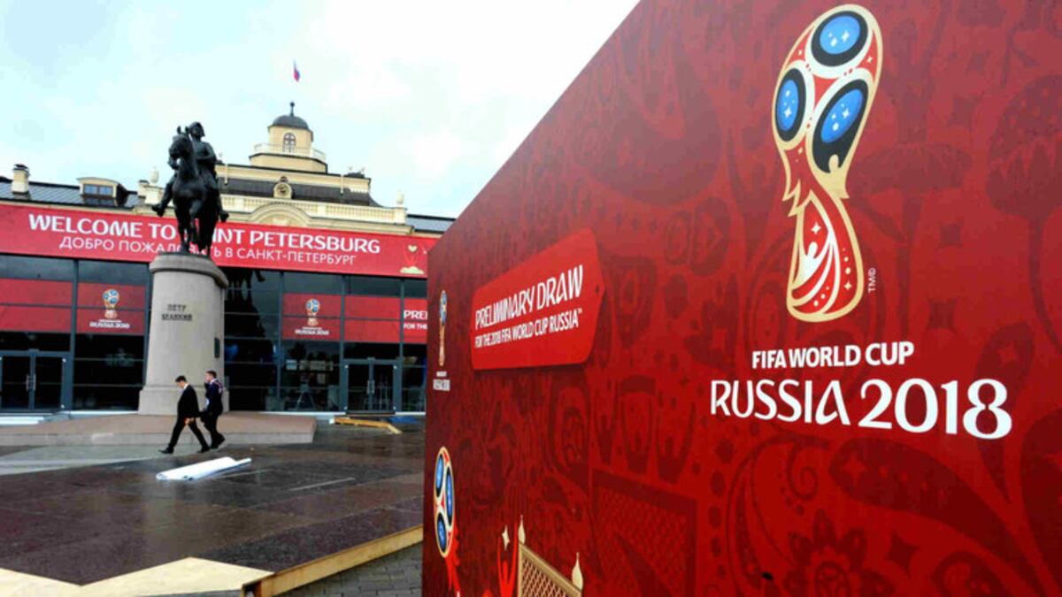 Rusia, tan enorme como enigmática, se abre a la pasión del fútbol