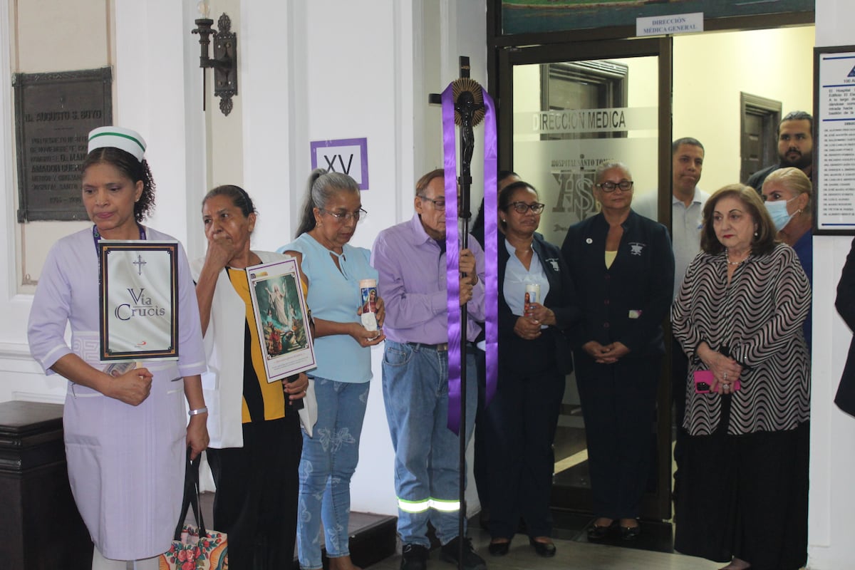 Vía Crucis emociona al Hospital Santo Tomás con 16 estaciones vivas