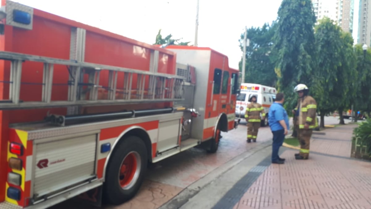 Bomberos desalojan edificio en Punta Pacífica 