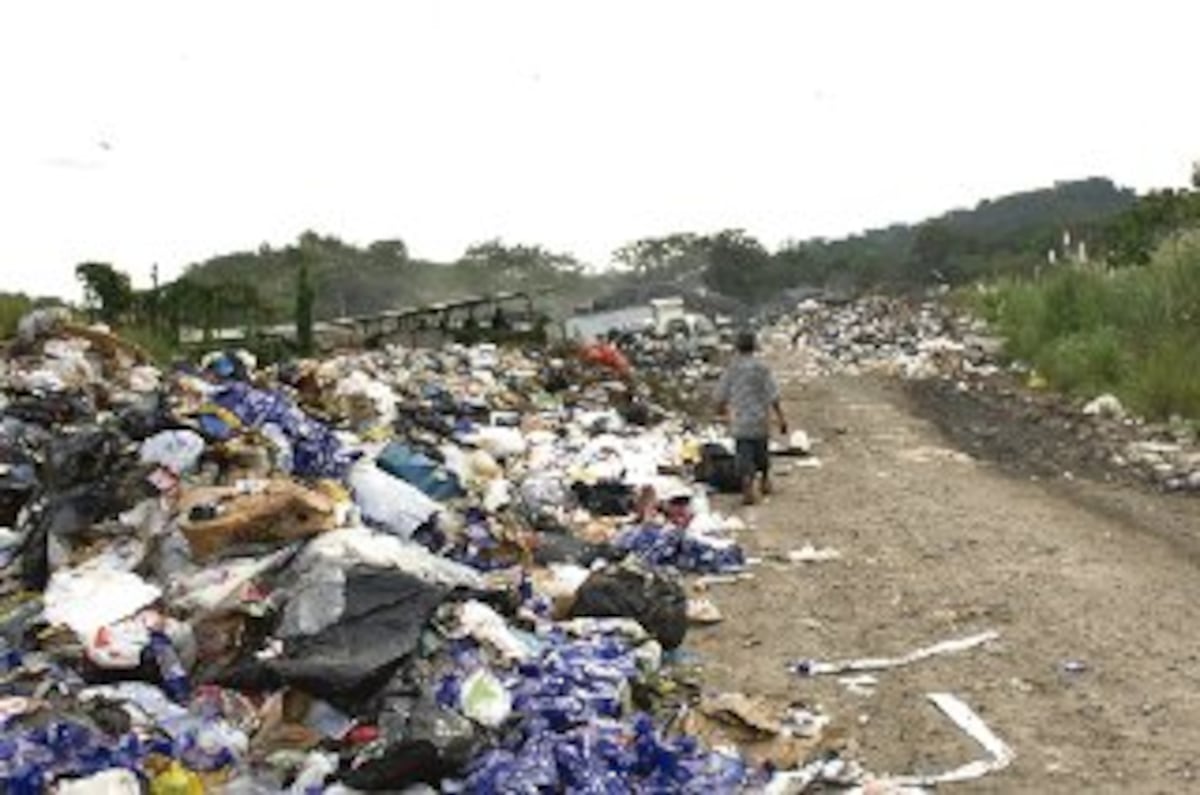 Dantesco. Descubren cuerpo putrefacto de un hombre en Cerro Patacón, enterrado en la basura