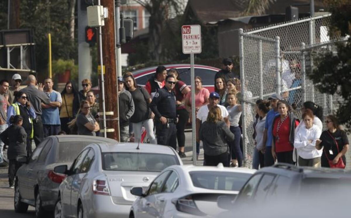 Última hora. Al menos cinco heridos en un tiroteo en un instituto del sur de California. Video