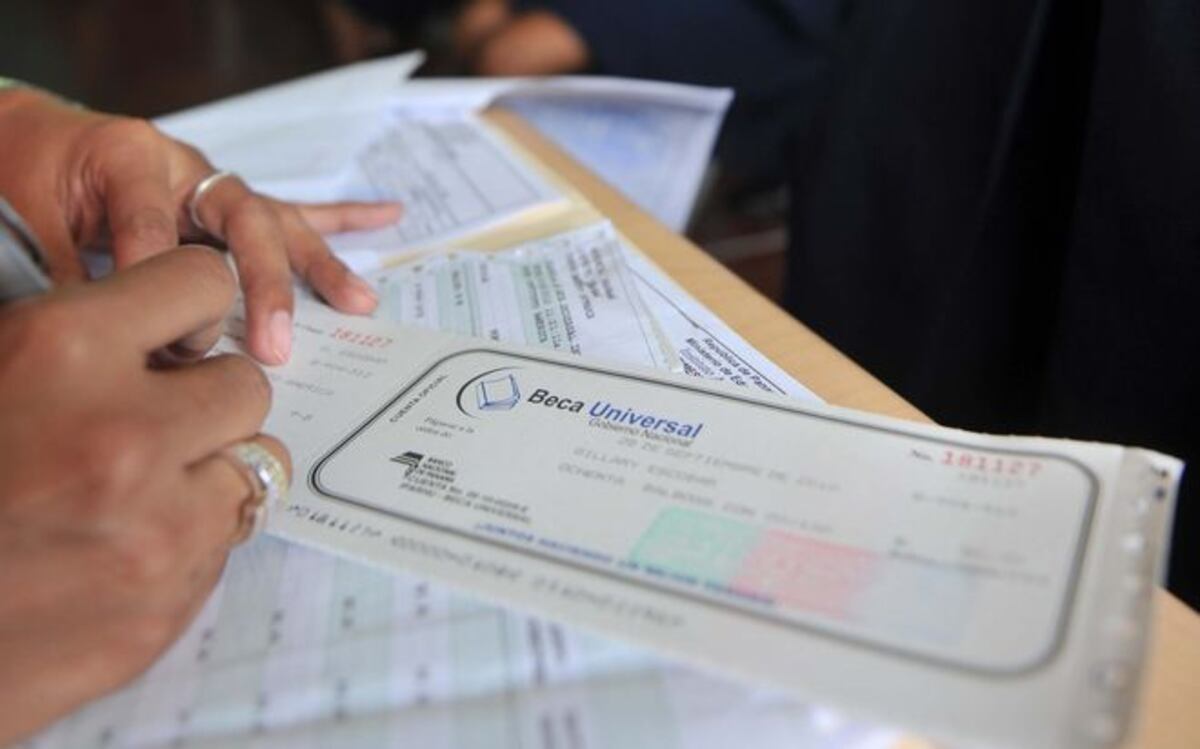 Estudian reformar los programas de becas del IFARHU, incluyendo la Universal