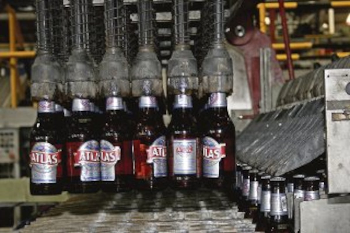 No escaseará la cerveza. Detienen llamado a huelga. Cervecería Nacional accede a darle aumento a sus colaboradores