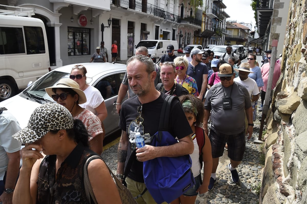 Turistas conocen el ‘Casco’.  La creatividad y el arte dan vistosidad a este famoso lugar