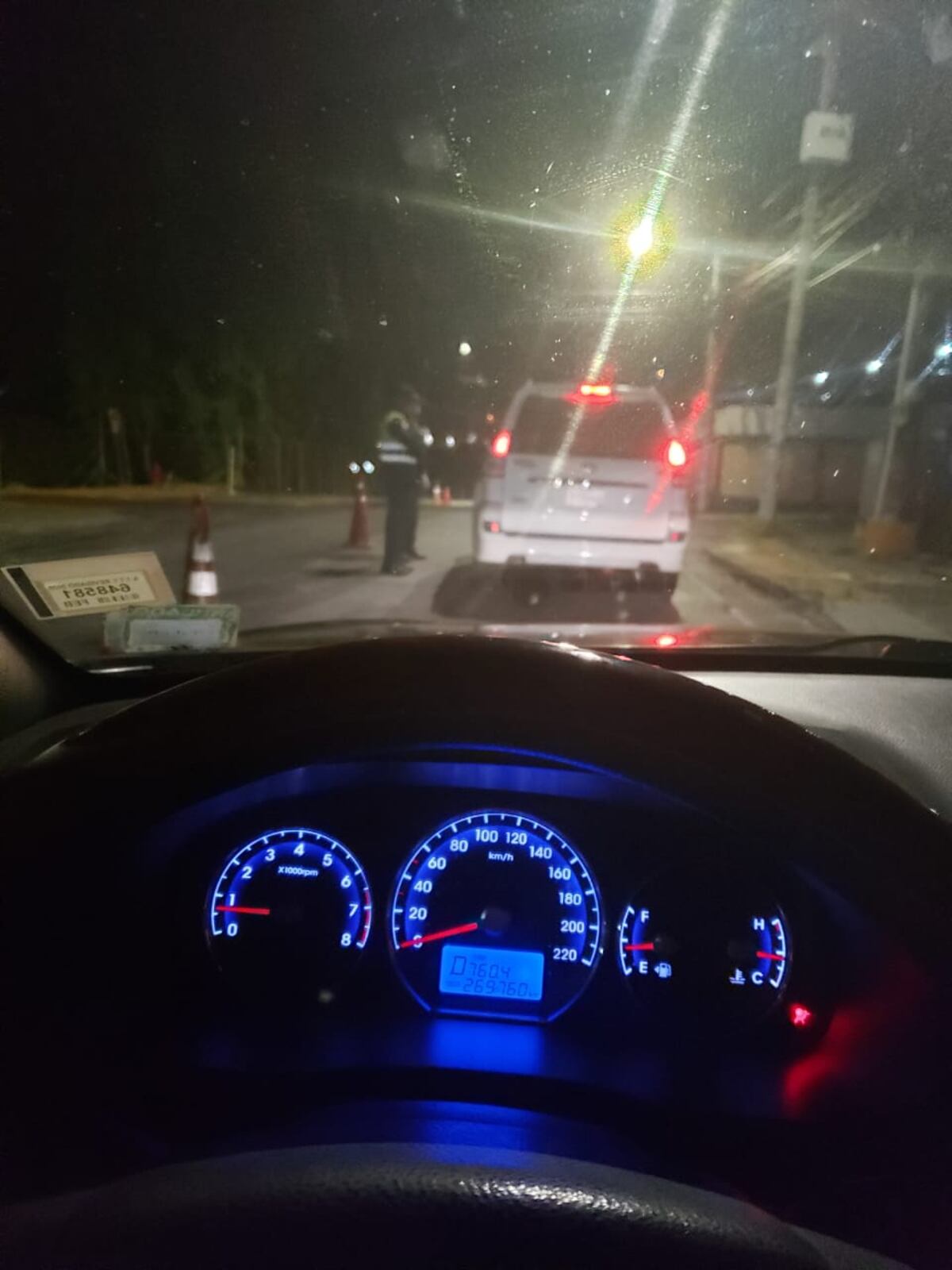 Los únicos que pueden andar en la calle. Corrigen decreto ejecutivo que ordena toque de queda