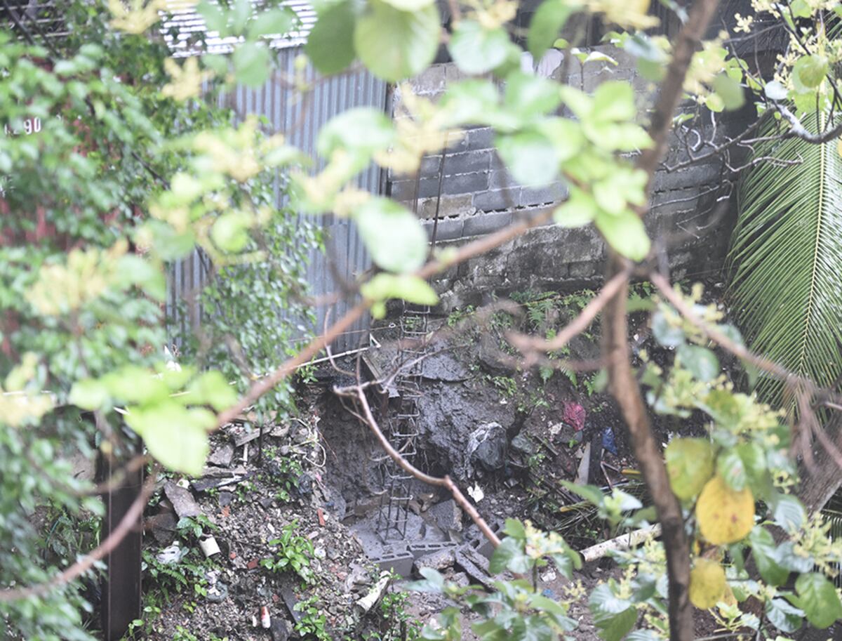 Sin orden. En Pueblo Nuevo construyen sobre el río Matasnillo