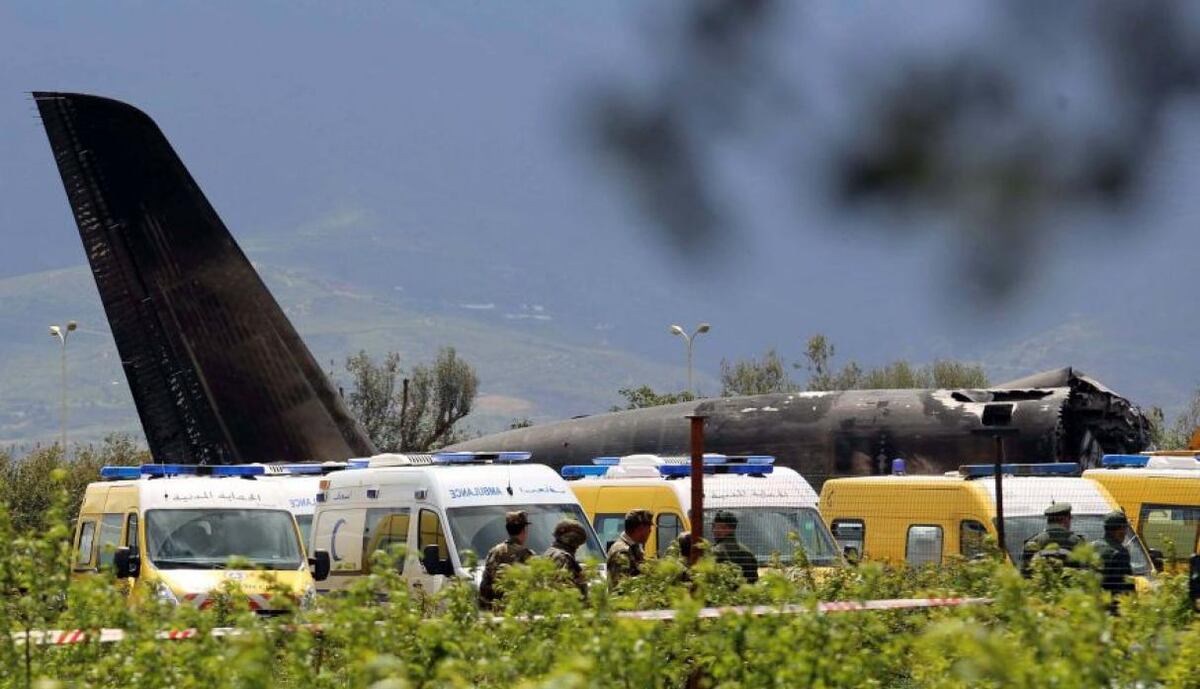 El aterrador panorama de la peor tragedia aérea en Argelia