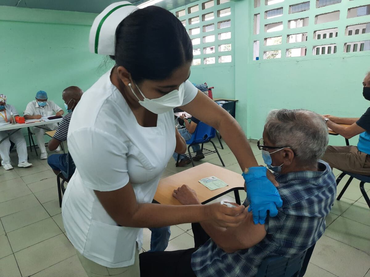 Autoridades de salud empezaron con la tercera dosis de refuerzo contra la covid-19 en San Miguelito