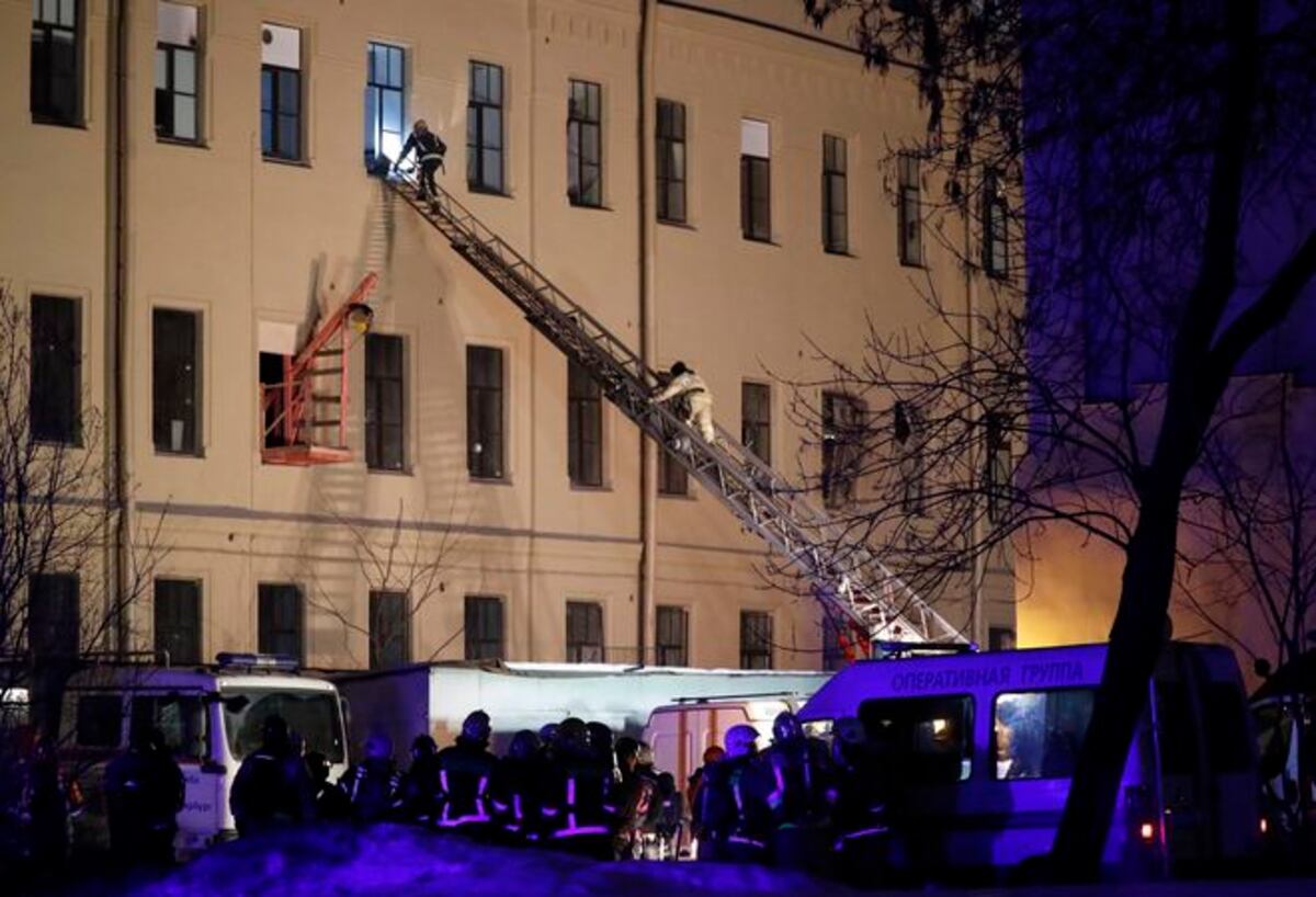 Tres pisos de una universidad rusa colapsan