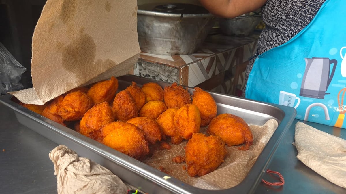El verdadero rostro de Curundú: emprendedora lleva 38 años vendiendo bollos y ya tiene una hija en la universidad 