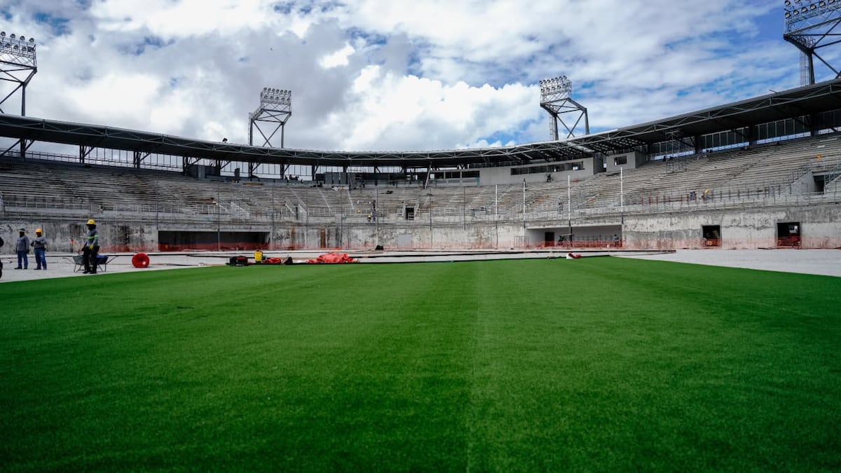 Avanza la instalación de grama sintética en el estadio Roberto Mariano Bula y estará listo para 2026