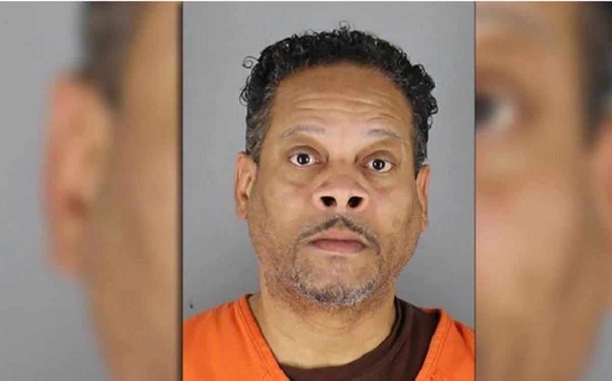 ¡SANTO! Violó, encadenó y torturó a sus hijas gemelas con retraso mental