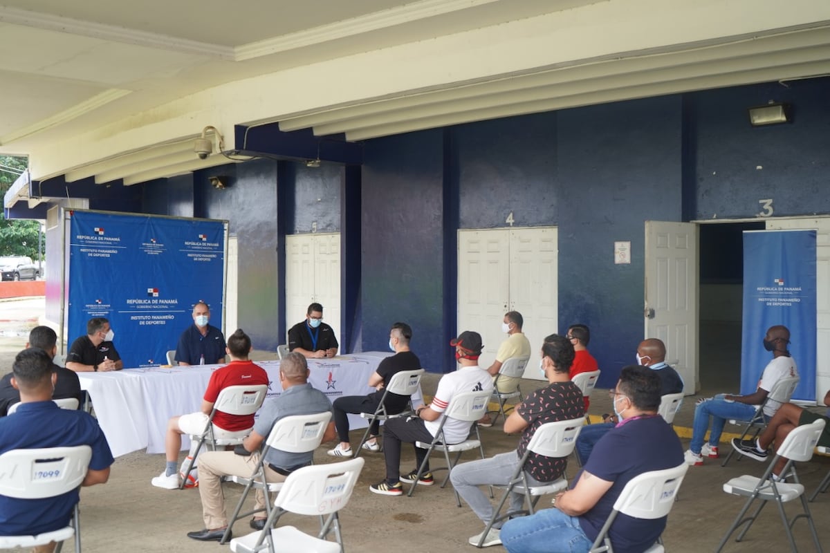  Jugadores, entrenadores  y técnicos extranjeros reciben el Bono Solidario