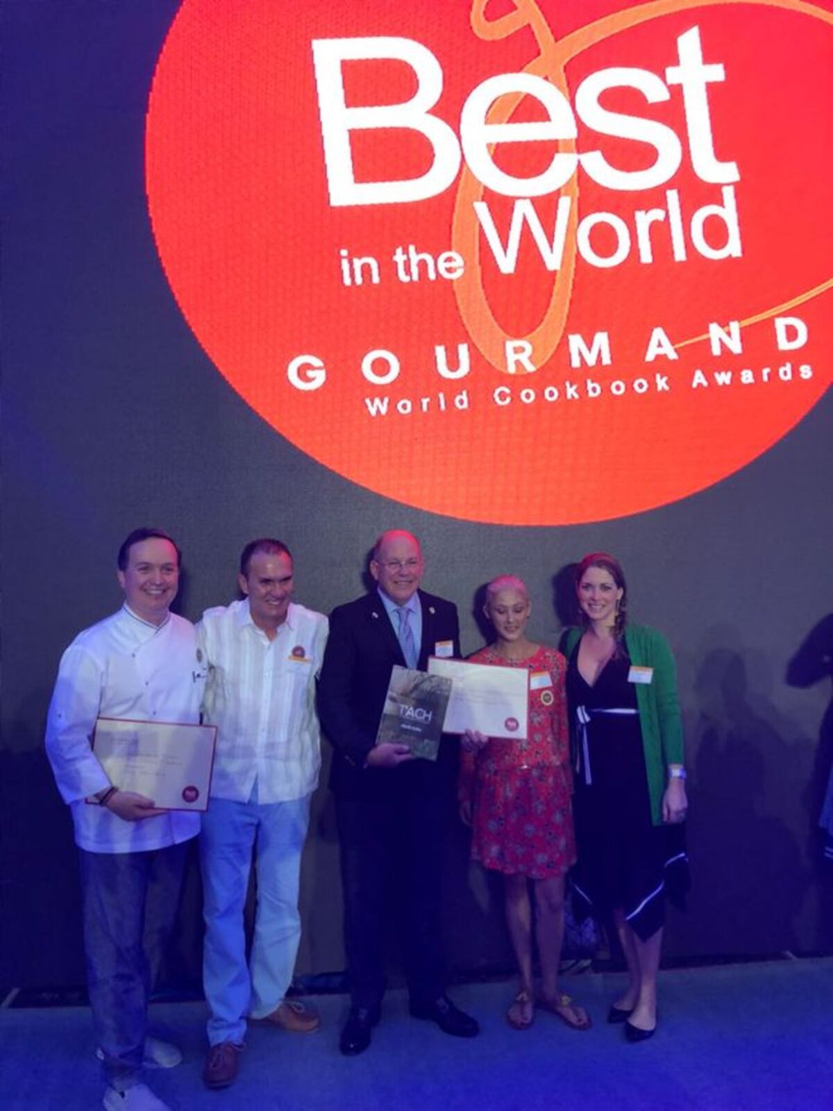 Panameño gana premio con Mejor Libro de Herencia Culinaria del Mundo