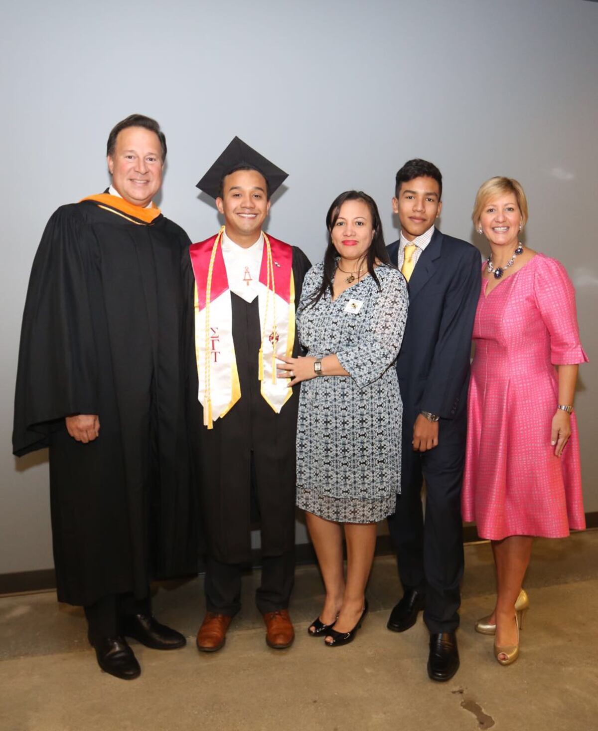 Panameño Ulises Núñez se graduó con altos honores en Ingeniería Aeroespacial