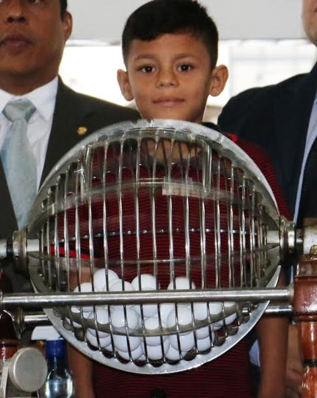 Sancionan a  billeteros que venden casados. Extraordinaria pagará $5.4 millones