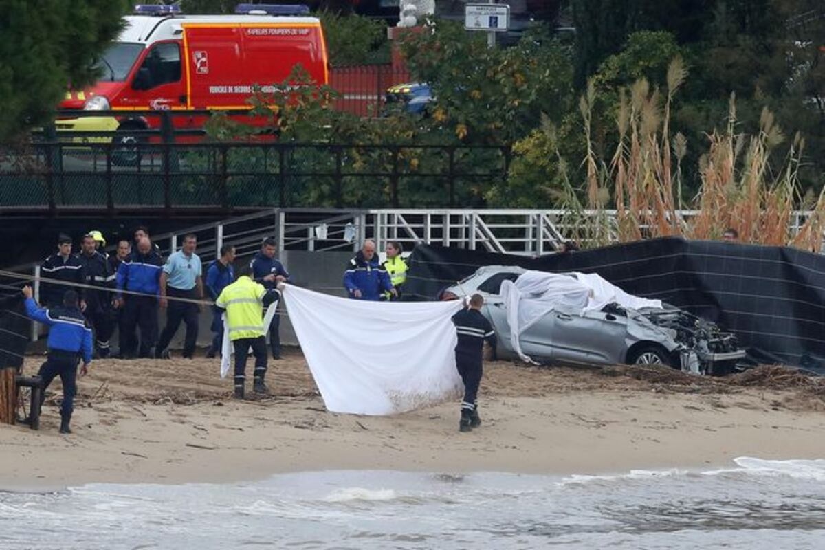 12 muertos, destrucción y caos provoca un día de lluvia intensa en Francia