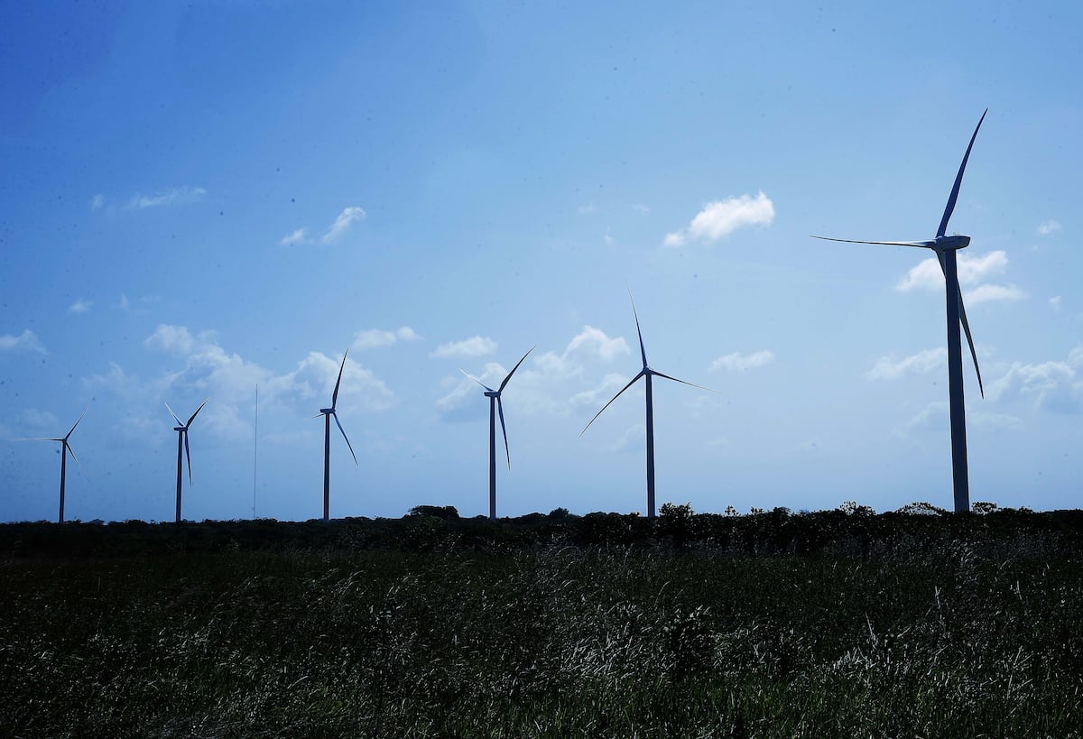 Panamá impulsa millonario contrato para energía eólica