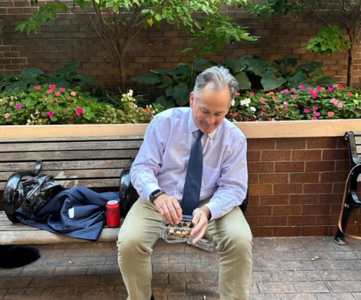 ‘De ministro a influencer’: Juan Carlos Navarro en el Gabinete de Mulino