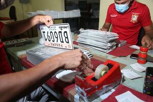 Municipio de Panamá aclara que las placas de circulación seguirán costando lo mismo