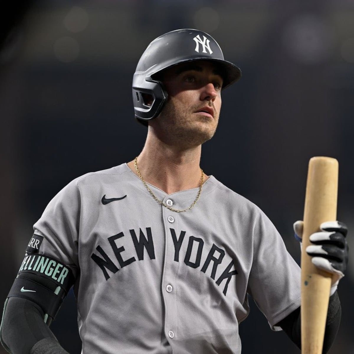 Yankees aprietan por Bellinger y la novela sigue caliente