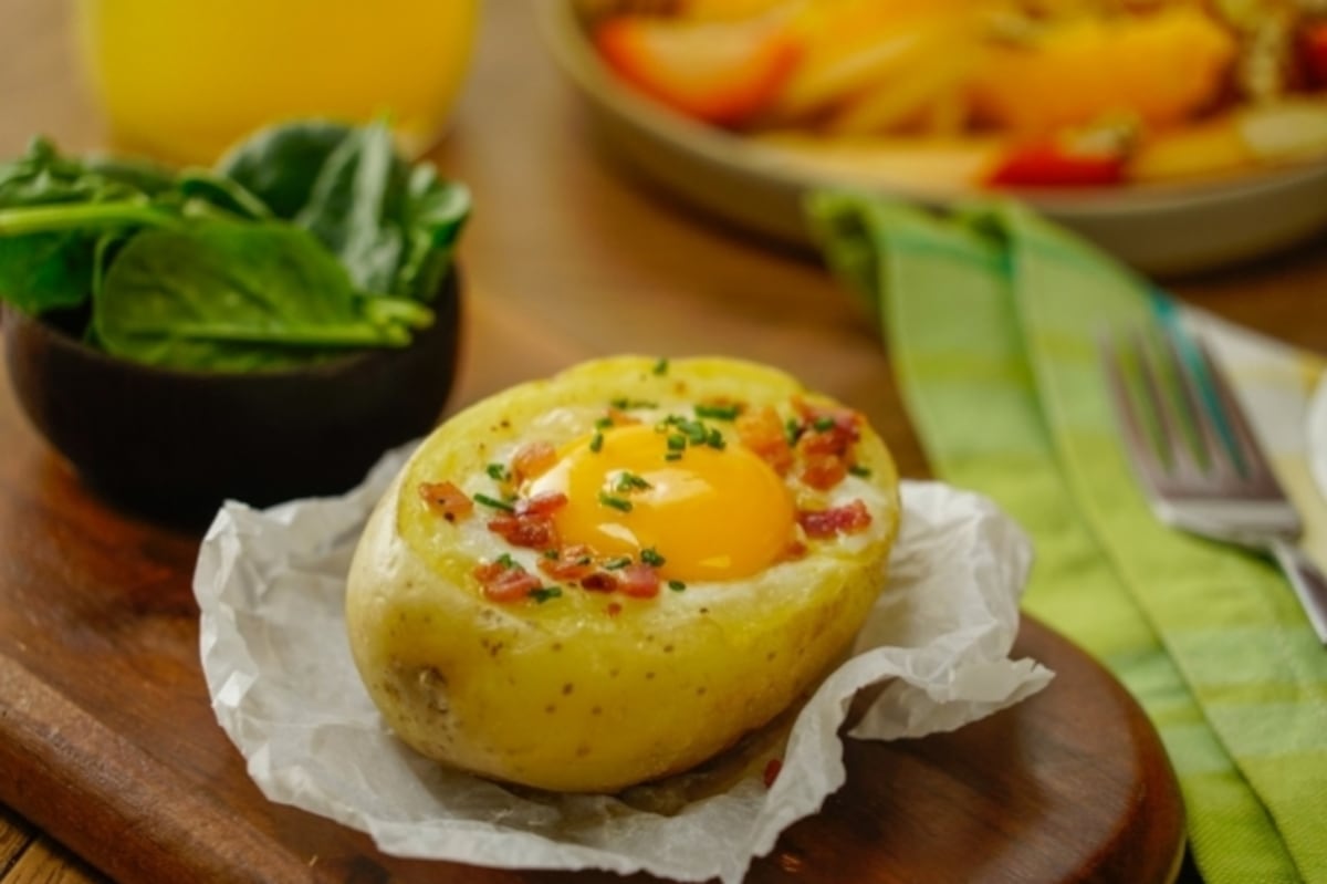Receta para este domingo 5 de mayo: ‘papas rellenas de huevo con tocino’