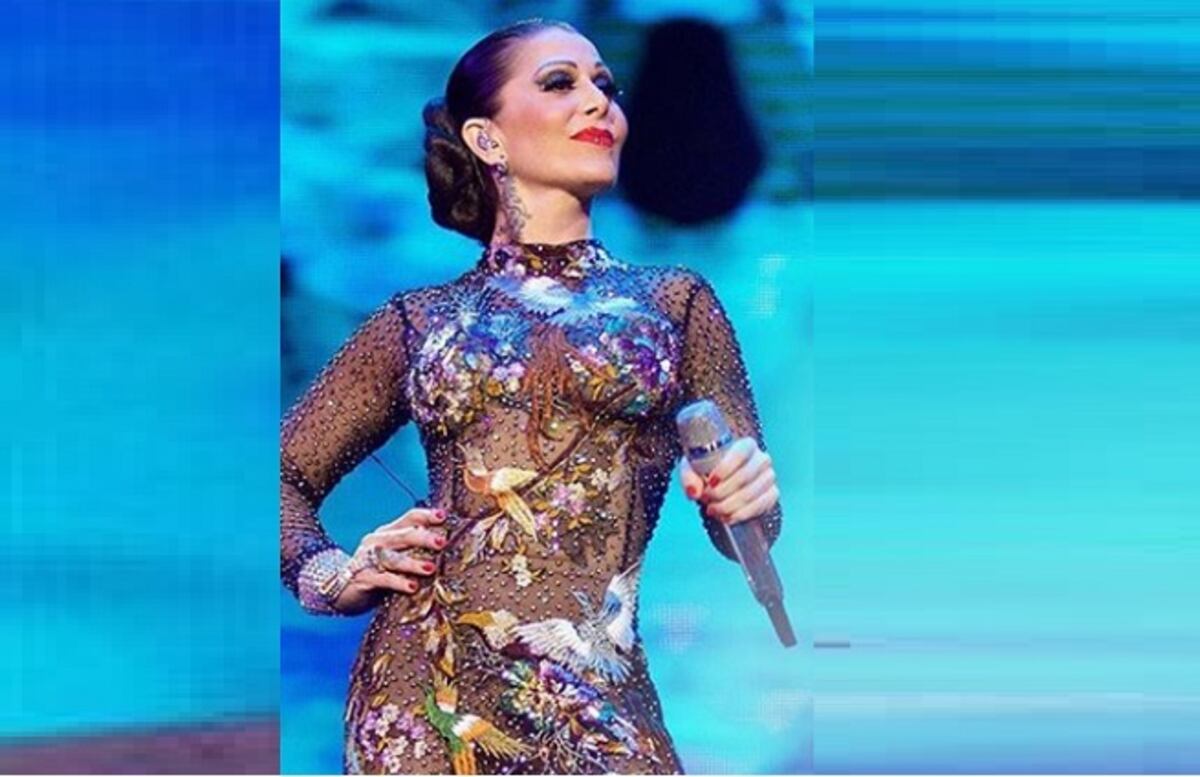 Alejandra Guzmán hace un clavado de la libertad y revela su figura a los 50 años