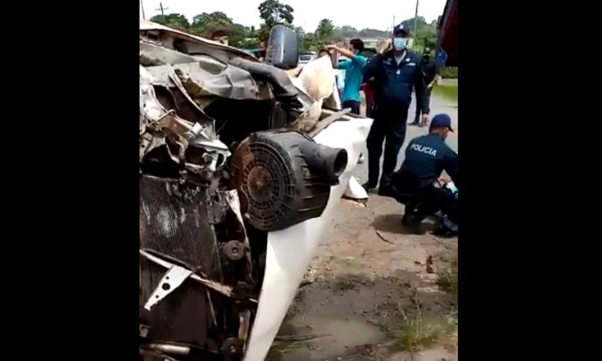 Carro de bolsa solidaria se vuelca en Capira, hay cinco heridos