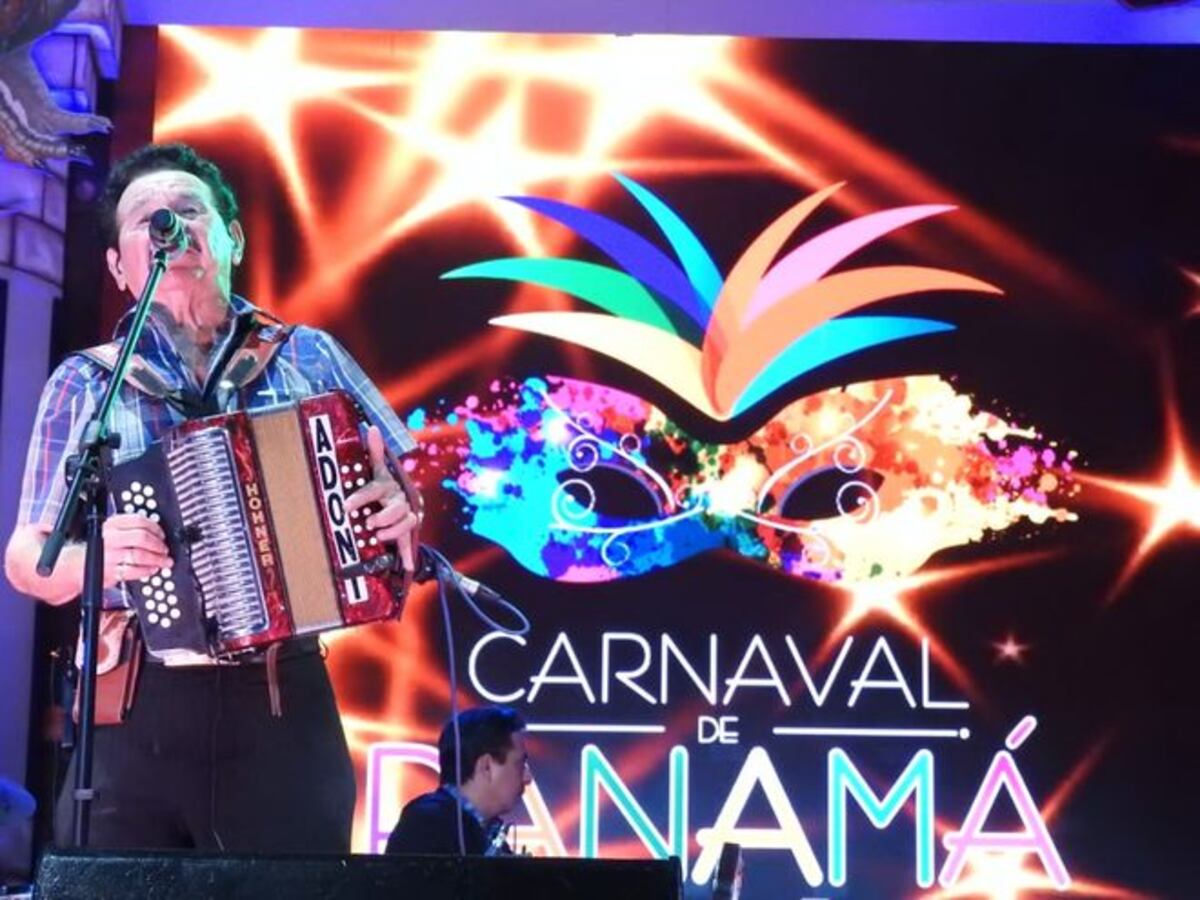 Tras revuelo, Dorindo se trepa a la tarima. Así le fue...