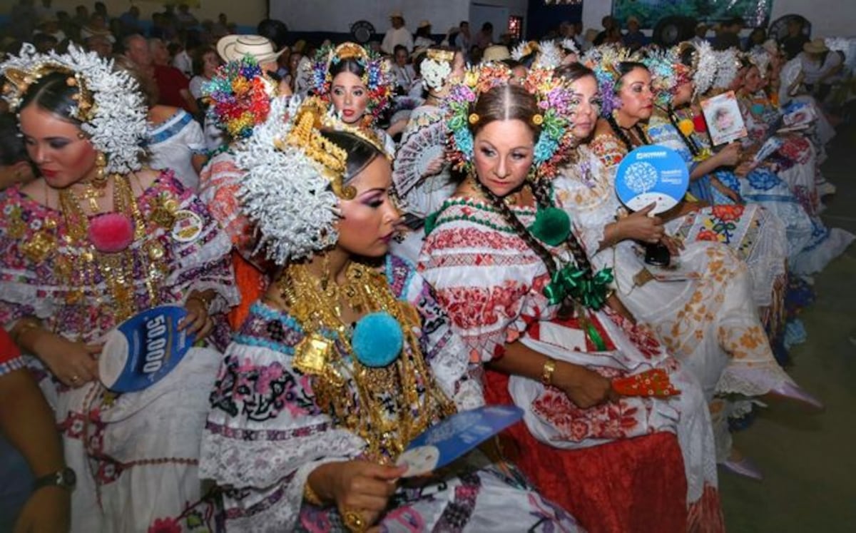 PREMIO A LOS GANADORES. 55 mil para el 59° Festival Nacional de La Pollera