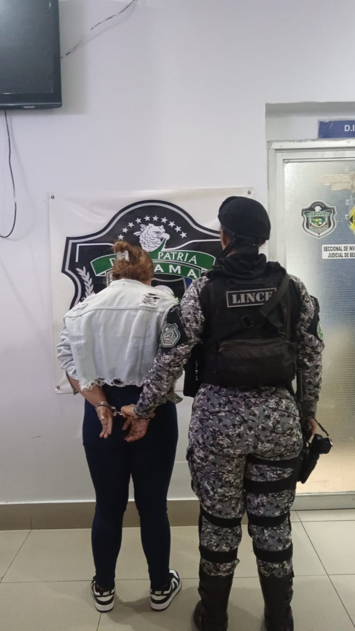 😏¡Tremenda sinvergüenzura! Cae mujer de 26 años al intentar cambiar cheque falso en banco de Obarrio