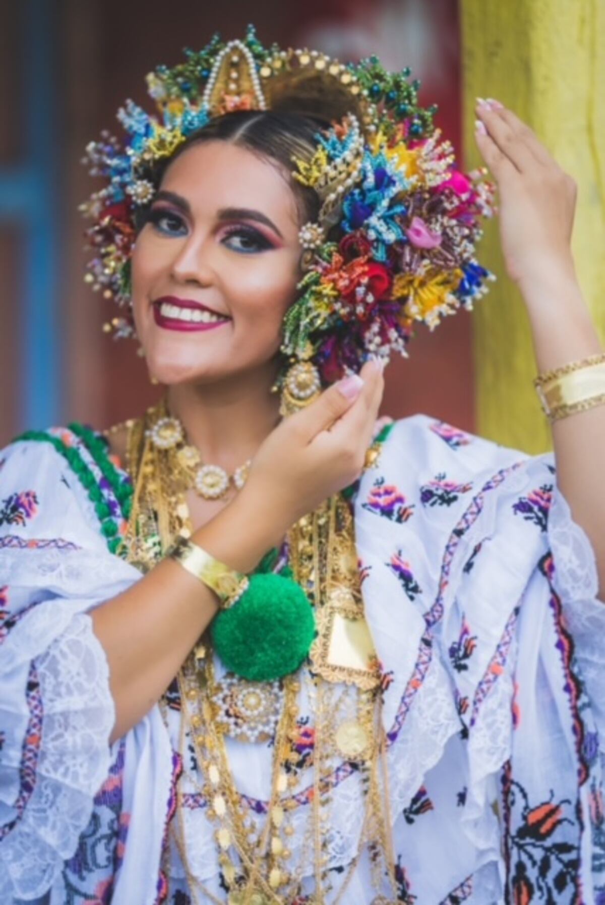 Vamos a San Juan De Guyaquil en Santiago. Viene la coronación de la bella Kimberly Hernández Castro