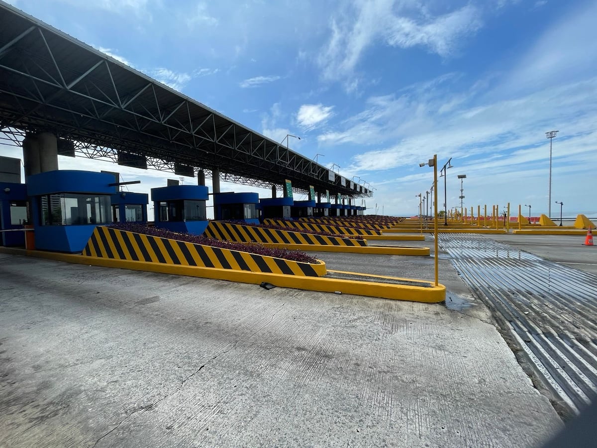 Cierran Corredor Sur la mañana de este martes. Previamente hombre fue rescatado al tirarse a la lama