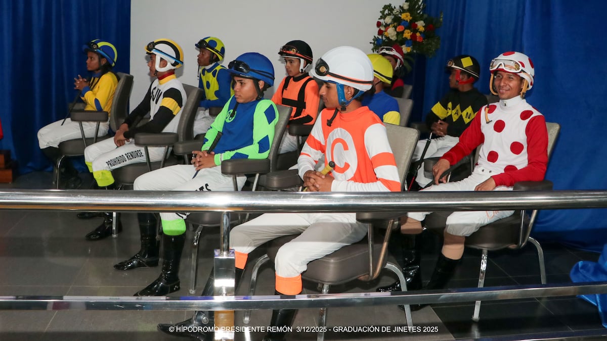 Academia Laffit Pincay Jr. entrega once nuevos jinetes con premios y reconocimientos