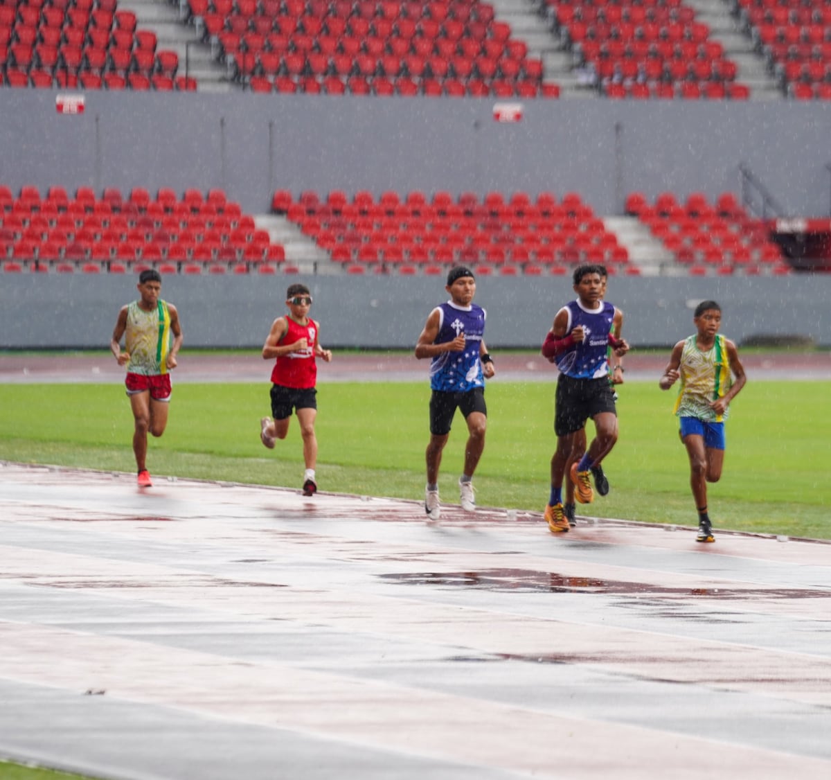 Promesas del atletismo se lucen en el Rommel Fernández