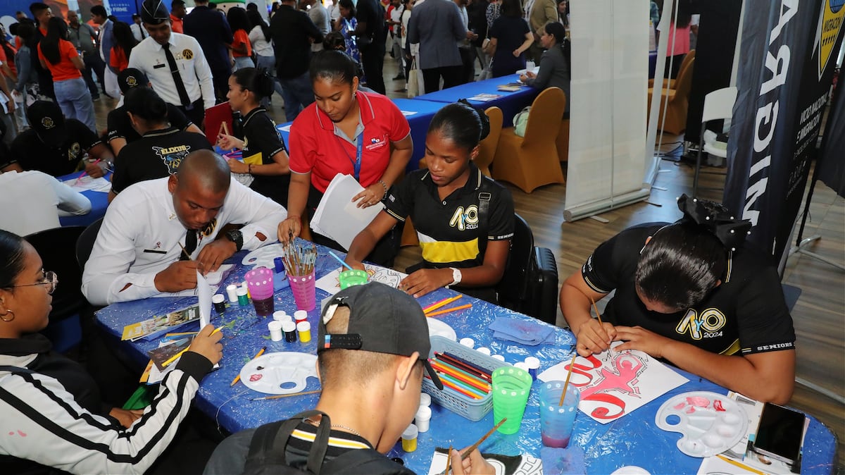 Jóvenes panameños protagonizan foro y feria juvenil en la Universidad Interamericana