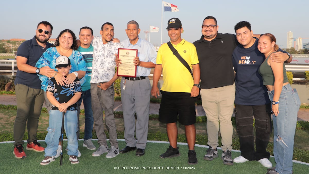 ¡Tomasito arrasa en el hipódromo y gana carrera en honor a Carlos Espino!