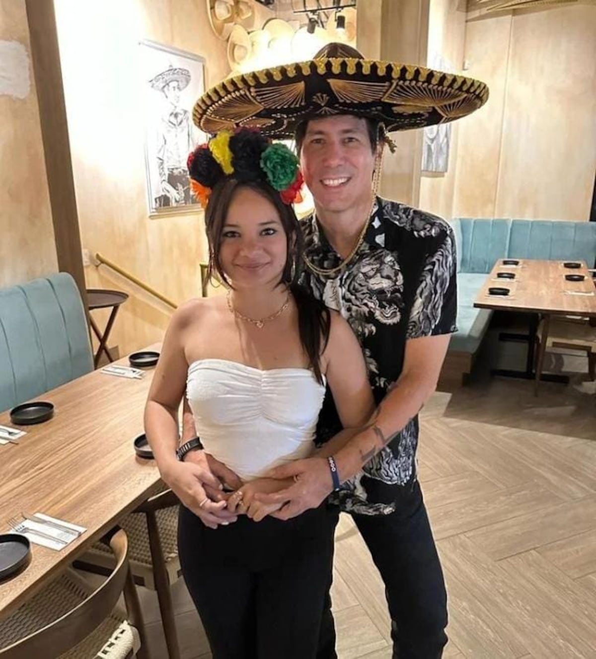 ¿La novia tóxica? Pareja de Emilio de los Rabanes se emberraca: ‘No soy su hija’