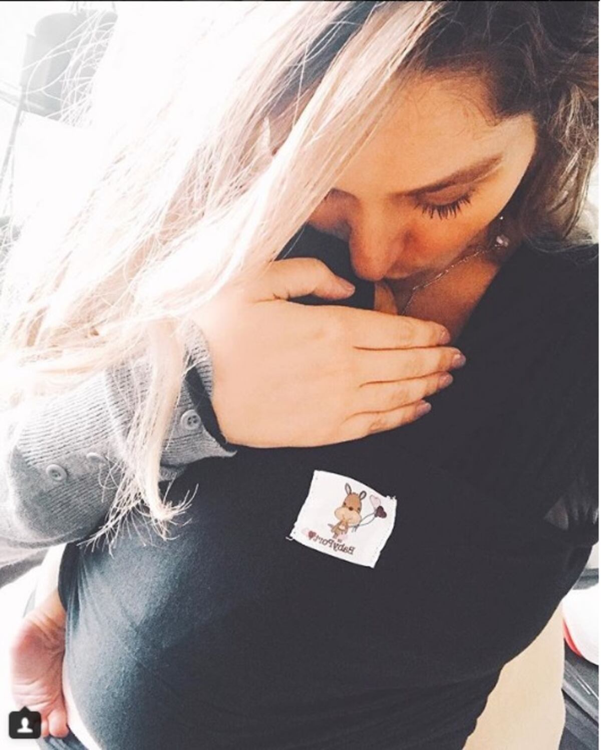 Ana Karina Ábrego muestra a su nuevo bebé Iker