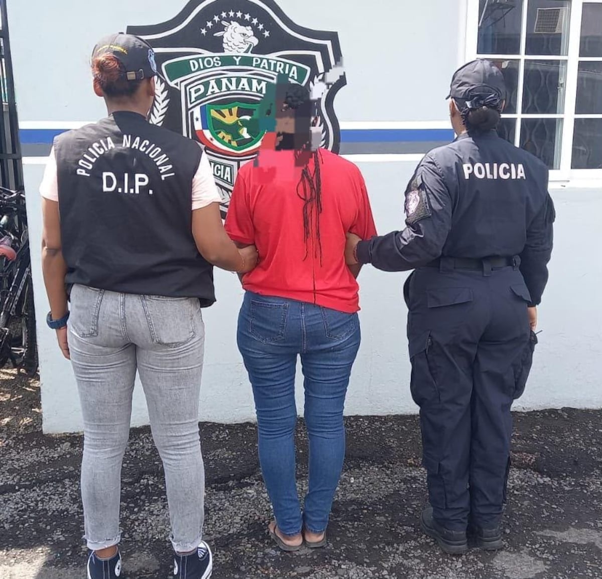 La descubrieron en los controles: mujer bellaca llevaba presunta sustancia ilícita oculta en sus partes íntimas