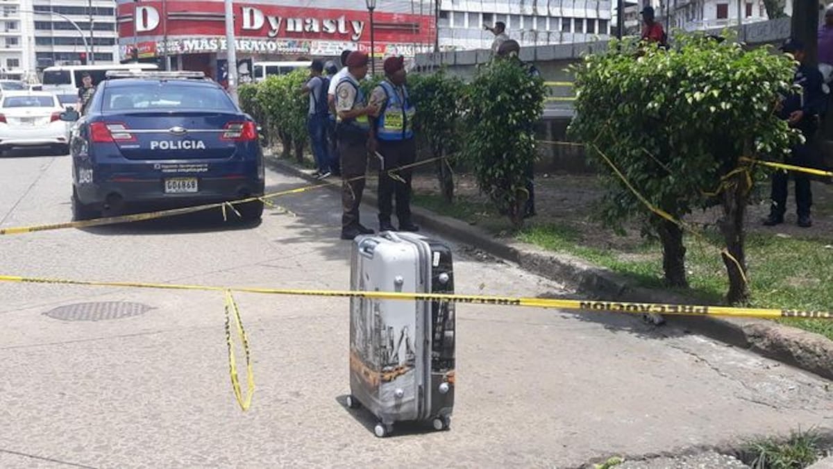 Tensión en la 5 de Mayo por posible bomba.Explosivista retira maleta sospechosa