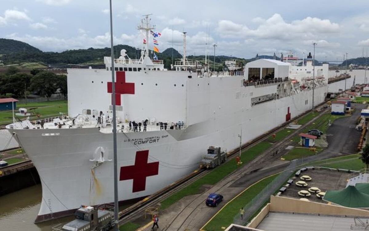 Buque cruza Panamá para atender a migrantes venezolanos en América Latina