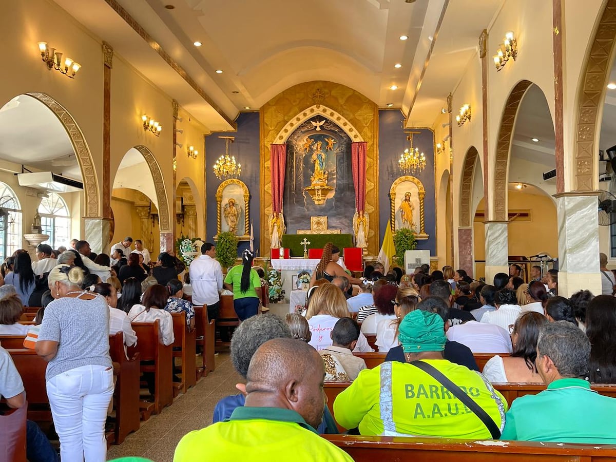 ‘No podrá estar en mi graduación, pero me cuida desde el cielo’: el último adiós de un nieto a Eusebia, la dama de aseo que murió en su deber