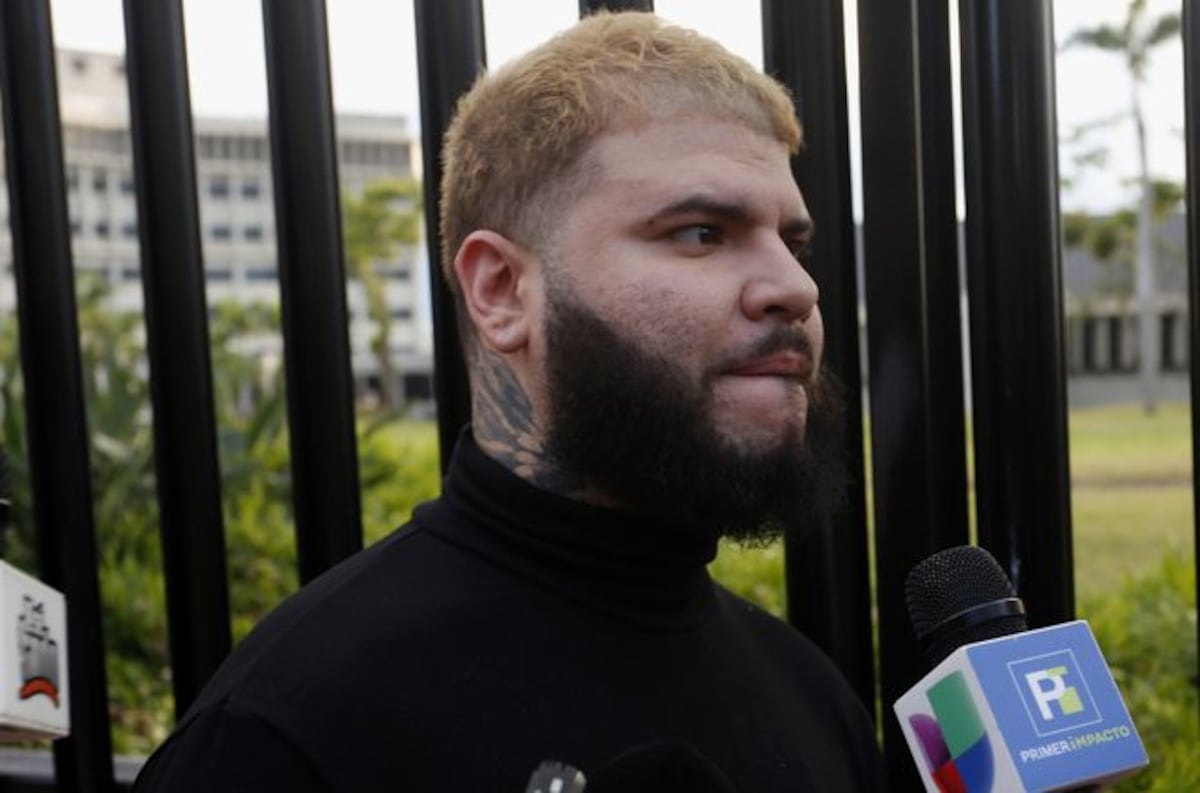 (Fotos) Le dan casa por cárcel a Farruko y debe utilizar grillete electrónico